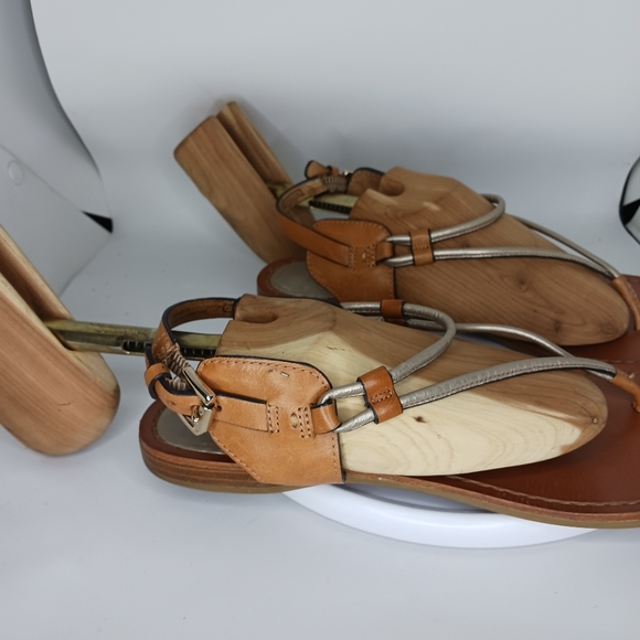 Coach - Picture 5 of 7